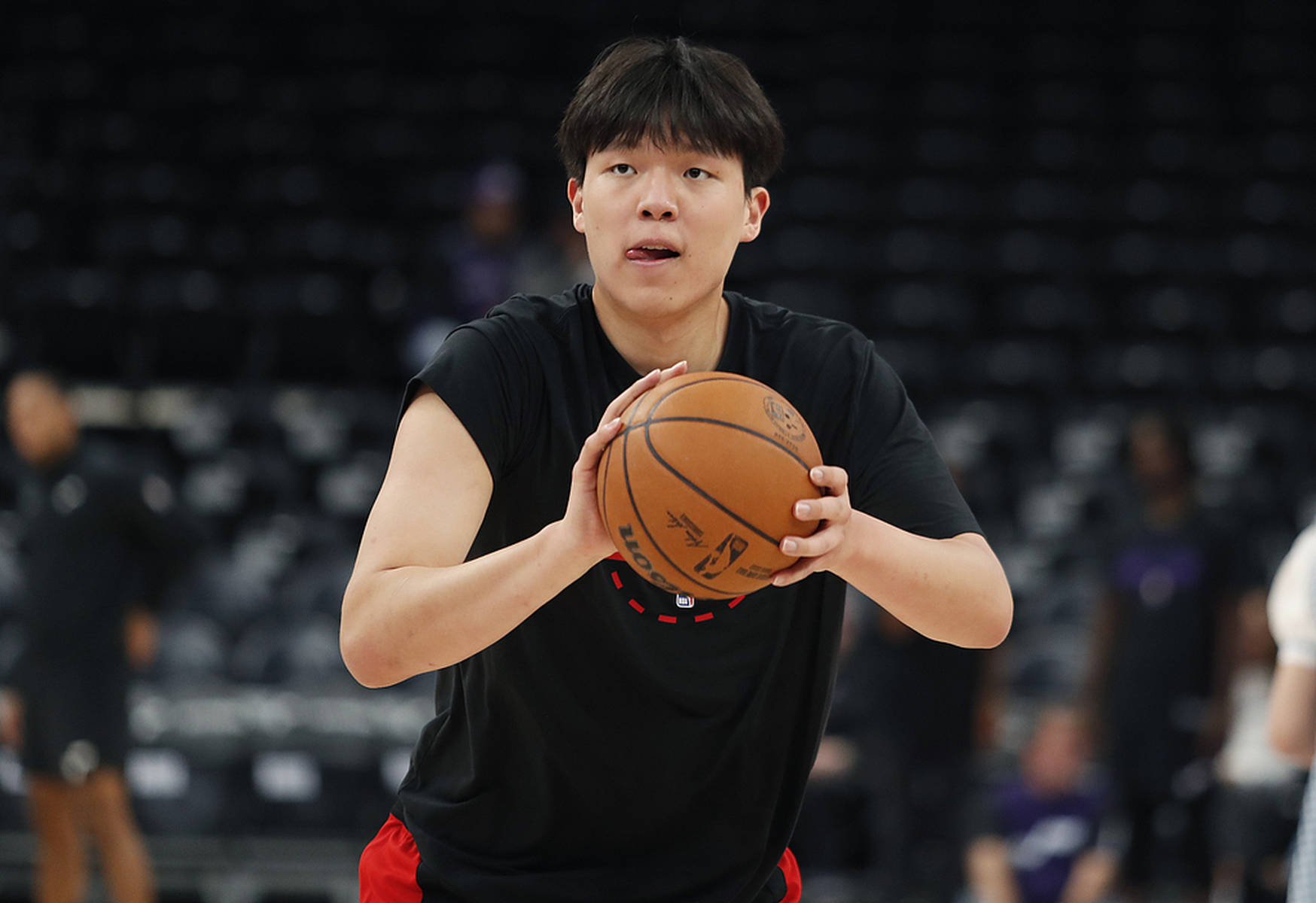 5天内奔波近7000公里！杨瀚森因开拓者人手不足被召回